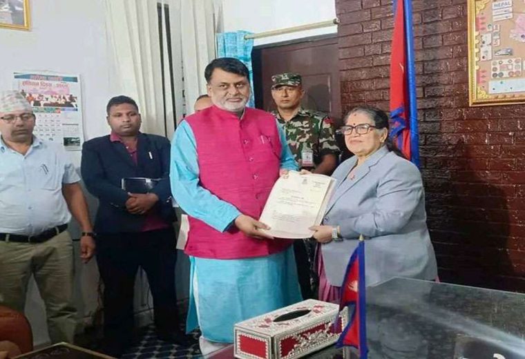 मधेश प्रदेशका मुख्यमन्त्री जितेन्द्र प्रसाद सोनलले आज पद तथा गोपनीयताको शपथ लिँदै