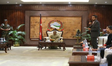 चुनावको वातावरण बनाउने प्रयासस्वरुप बालुवाटारमा त्रिपक्षीय बैठक बस्दै चुनावको वातावरण बनाउने प्रयासस्वरुप बालुवाटारमा त्रिपक्षीय बैठक बस्दै