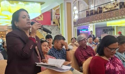 केन्द्रीय सदस्य गौतमले भनिन्, ‘अध्यक्ष ओलीको राजीनामा माग्ने पदाधिकारीले पहिले राजीनामा दिऊन्’