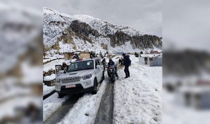 मौसम सुधार भएपछि सहज बन्दै मनाङको अवस्था, गन्तव्यतर्फ फर्किँदै हिउँमा फसेका पर्यटक मौसम सुधार भएपछि सहज बन्दै मनाङको अवस्था, गन्तव्यतर्फ फर्किँदै हिउँमा फसेका पर्यटक