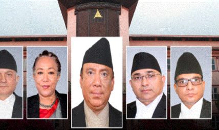 प्रतिनिधिसभा विघटन विरुद्धको सुनुवाइमा न्यायाधीशहरूको आग्रह, अन्तरिम आदेशबारे बहस केन्द्रित गर्नुहोस् प्रतिनिधिसभा विघटन विरुद्धको सुनुवाइमा न्यायाधीशहरूको आग्रह, अन्तरिम आदेशबारे बहस केन्द्रित गर्नुहोस्